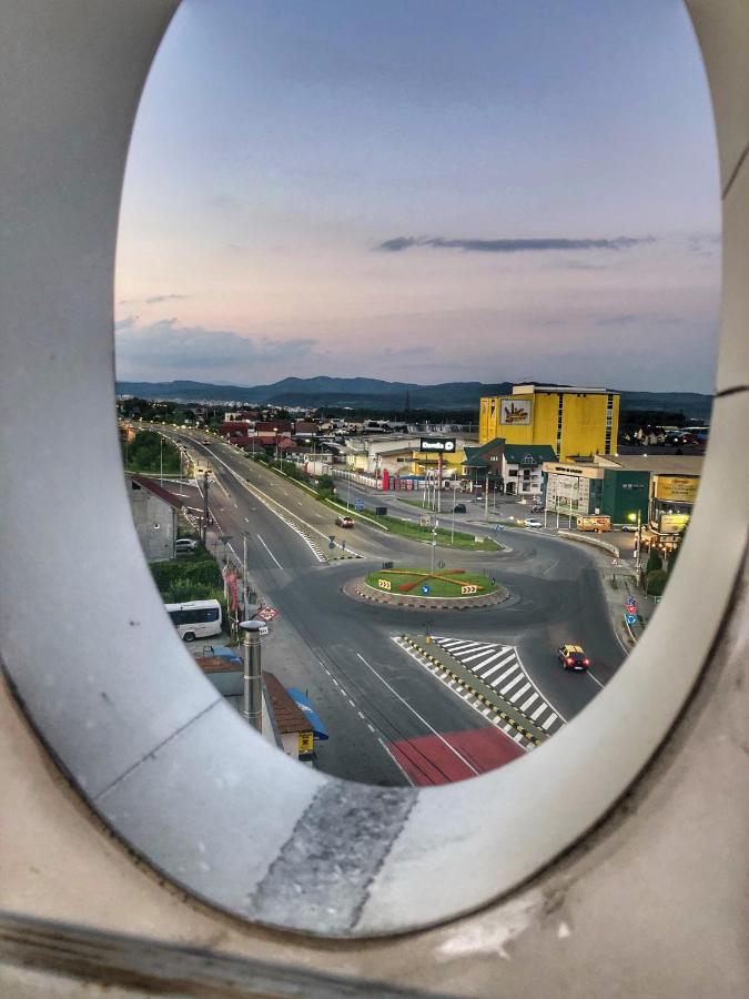Hotel Crystal Palace Râmnicu Vâlcea Esterno foto